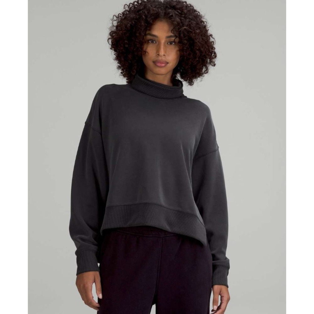 Lululemon Softstreme Turtleneck Pullover‎ in Black sz 2